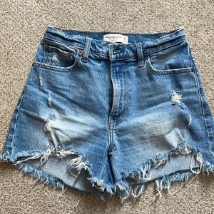 Abercrombie Mom Short 4” High Rise